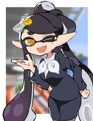 1girl absurdres ao_hito black_hair blurry blurry_background callie_(news_anchor)_(splatoon) callie_(splatoon) cowboy_shot fang formal_clothes hand_on_own_hip highres inkling leaning_forward long_hair looking_at_viewer mole mole_under_eye nintendo official_alternate_costume one_eye_closed open_mouth pantyhose pointy_ears scarf skin_fang skirt smile solo splatoon_(series) suit tentacle_hair twintails yellow_eyes