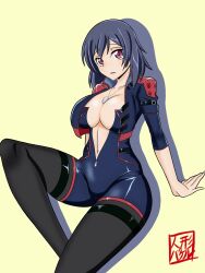 1girl black_hair boots breasts cleavage code_geass code_geass:_boukoku_no_akito dog_tags doll_bagel feet_out_of_frame highres kousaka_ayano large_breasts looking_at_viewer mecha_pilot_suit partially_unzipped purple_eyes short_hair signature solo thigh_boots yellow_background
