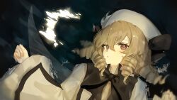 1girl blonde_hair crescent_moon dress drill_hair eneshi expressionless hat highres long_sleeves looking_at_viewer luna_child medium_hair moon moon_reflection partially_submerged red_eyes reflection reflective_water shallow_water solo touhou water white_dress white_hat wings