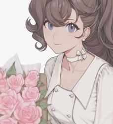 1girl asymmetrical_bangs banner_of_the_maid blue_eyes bouquet bow choker closed_mouth collarbone curly_hair dress earrings female_focus flower grey_background grey_hair highres jewelry lips long_hair looking_at_viewer pauline_bonaparte quuni simple_background smile solo white_dress