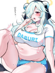 1girl absurdres belly black_coif blue_hair blue_shorts blush breasts cleavage commentary_request crop_top doubliel fat feet_out_of_frame hair_between_eyes hair_over_one_eye highres horns large_breasts long_bangs long_hair looking_at_viewer mahjong_fight_girl midriff multicolored_hair navel open_mouth pink_eyes shirt short_shorts short_sleeves shorts sitting solo streaked_hair translation_request usada_mimiz white_horns white_shirt