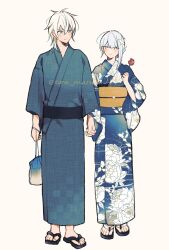 1boy 1girl blue_eyes blue_kimono closed_mouth commentary_request floral_print flower full_body hair_flower hair_ornament highres holding holding_flower holding_hands japanese_clothes kaine_(nier) kimono kurosawa_kazuto medium_hair nier nier_(brother) nier_(series) okobo platform_sandals print_kimono red_flower red_tulip sandals simple_background smile standing toes tulip white_background white_flower white_hair yellow_eyes