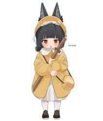 1girl aged_down animal_ear_fluff animal_ears bag black_hair black_shoes blunt_bangs blush child dress drooling fox_ears fox_girl full_body hat highres holding holding_weapon hoshimi_miyabi hssfaxee korean_text looking_at_viewer mouth_drool red_eyes shoes simple_background solo standing sword weapon wooden_sword zenless_zone_zero