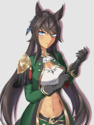 1girl animal_ears black_gloves black_hair breasts cleavage dark-skinned_female dark_skin gloves green_jacket grey_background hair_between_eyes highres horse_ears horse_girl ichimai_(apieceof_ray151) jacket long_hair long_sleeves looking_at_viewer navel ponytail simple_background solo split_ponytail symboli_kris_s_(umamusume) umamusume