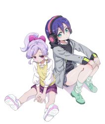 2girls aqua_eyes bare_legs black_hoodie bow commentary dalidari27 green_shoes grey_jacket hair_between_eyes hair_bow hands_on_own_knees haraga_kurumi headphones highres hood hood_down hoodie jacket kimi_no_koto_ga_dai_dai_dai_dai_daisuki_na_100-nin_no_kanojo looking_at_viewer loose_socks miniskirt momi_momiji multiple_girls pink_bow pink_eyes ponytail pout purple_hair shirt shoes short_hair simple_background sitting skirt socks vest white_background white_shirt yellow_vest