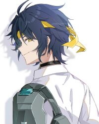 1boy armor asaba_harumasa black_choker black_hair choker headband highres looking_at_viewer male_focus nya_inuha shirt shoulder_armor smile upper_body white_shirt yellow_eyes yellow_headband zenless_zone_zero