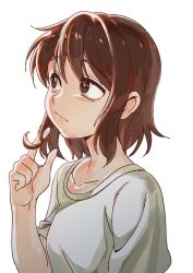 1girl brown_eyes brown_hair chou_(danny8461) closed_mouth commentary_request hand_up highres looking_up medium_hair original shirt short_sleeves sidelocks simple_background solo t-shirt twirling_hair upper_body white_background white_shirt