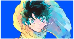 1boy blue_background boku_no_hero_academia border cape closed_mouth commentary freckles green_eyes green_hair highres looking_at_viewer male_focus midoriya_izuku short_hair simple_background solo sugokuinu superhero_costume symbol-only_commentary white_border yellow_cape