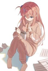 Rule 34 | 1girl, barefoot, blue eyes, blush, bocchi the rock!, closed mouth, commentary request, cube hair ornament, full body, gotoh hitori, hair between eyes, hair ornament, highres, holding, holding notebook, holding pen, jacket, knees up, korean commentary, long hair, notebook, one side up, pants, paper, pen, pink hair, pink jacket, pink pants, pink track suit, schu 1112, simple background, sitting, solo, track jacket, track suit, white background