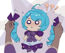 1girl ? ?? ahoge black_bow blush bow chibi d: dark_skin drill_hair full_body gloves grabbing_another&#039;s_hair green_hair gwen_(league_of_legends) hair_bow highres league_of_legends long_hair mian_135 no_pupils open_mouth puffy_short_sleeves puffy_sleeves shoes short_hair short_sleeves tagme triangle_mouth