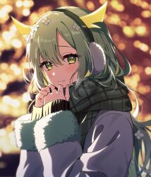 1girl blurry blurry_background blush closed_mouth coat commentary_request commission earmuffs fur-trimmed_sleeves fur_trim green_eyes green_hair green_scarf hair_between_eyes hands_up indie_virtual_youtuber kani_2hiki long_hair long_sleeves looking_at_viewer plaid_clothes plaid_scarf rokuri_syao scarf skeb_commission smile solo upper_body virtual_youtuber white_coat