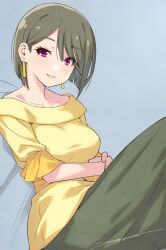 1girl bare_shoulders blue_background breasts closed_mouth collarbone crossed_arms earrings green_hair green_skirt highres jewelry kazuma_muramasa large_breasts looking_at_viewer mature_female nekoyashiki_sumire precure purple_eyes shirt short_hair sitting skirt smile solo straight_hair wonderful_precure! yellow_shirt