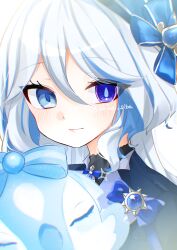 1girl 1other absurdres blue_bow blue_eyes blush bow closed_mouth fish furina_(genshin_impact) genshin_impact hair_between_eyes hair_bow heterochromia highres inu_peach long_hair seahorse simple_background surintendante_chevalmarin twitter_username white_background white_hair