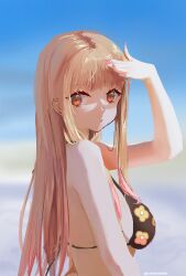 1girl bikini black_bikini blonde_hair breasts brown_eyes fake_nails floral_print floral_print_bikini highres kana_yukino kitagawa_marin large_breasts long_hair looking_at_viewer multicolored_hair outdoors pink_hair pink_nails sky solo sono_bisque_doll_wa_koi_wo_suru swimsuit twitter_username upper_body
