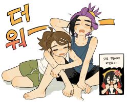 0pkmn 1boy 2girls anger_vein arm_behind_head barefoot black_hair black_shorts blue_tank_top blush brown_hair carmine_(pokemon) clenched_hands closed_eyes green_shorts hetero highres hot juliana_(pokemon) kieran_(pokemon) korean_text mole mole_under_eye multicolored_hair multiple_girls nintendo open_mouth pokemon pokemon_sv purple_hair shorts simple_background sitting sweat tank_top translation_request white_background white_tank_top