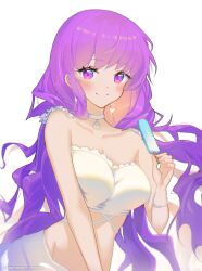 1girl bandeau bare_arms bare_shoulders breasts choker closed_mouth collarbone food gradient_hair hand_up highres holding holding_food holding_popsicle kana_yukino long_hair looking_at_viewer medium_breasts midriff multicolored_hair original popsicle purple_eyes purple_hair simple_background smile solo stomach strapless tube_top upper_body very_long_hair wavy_hair white_background white_choker