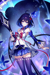 1girl ahoge artist_name bare_shoulders black_hair blue_eyes blue_hair blue_skirt chest_tattoo colored_inner_hair detached_collar detached_sleeves dress feet_out_of_frame hair_ornament highres holding holding_weapon honkai_(series) honkai_impact_3rd long_sleeves looking_at_viewer low_wings miniskirt multicolored_hair pleated_skirt purple_thighhighs seele_vollerei sheya short_hair signature skirt skirt_under_dress smile solo standing strapless strapless_dress tattoo thighhighs weapon white_dress wings