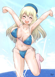 1girl akashieru armpits arms_up atago_(kancolle) beret bikini blonde_hair blue_bikini blue_hat blue_sky bouncing_breasts breasts cloud commentary_request facing_viewer hat highres horizon kantai_collection large_breasts long_hair one-hour_drawing_challenge open_mouth pan-pa-ka-paaan! running side-tie_bikini_bottom sky smile solo splashing swimsuit wading water