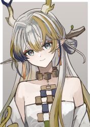 Rule 34 | 1girl, arknights, bare shoulders, blonde hair, blue hair, border, closed mouth, commentary request, dragon girl, dragon horns, earrings, eyeliner, green eyes, grey background, grey hair, hair between eyes, hair intakes, highres, horns, jewelry, long hair, looking at viewer, makeup, multicolored hair, necklace, off shoulder, orange eyeliner, outside border, pointy ears, shu (arknights), smile, solo, strapless, tube top, udo (akn otk), upper body, white border, white tube top