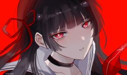 1girl bags_under_eyes black_choker black_hair chisa_(wuthering_waves) choker collarbone commentary_request hair_ribbon highres hime_cut long_hair looking_at_viewer mole mole_under_eye parted_lips portrait red_background red_eyes red_ribbon ribbon school_uniform serafuku simple_background solo wu_yuuri wuthering_waves