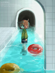 1other ahoge ankle_boots arms_at_sides backrooms_(creepypasta) black_boots black_shorts bob_cut boots bright_pupils chara_(undertale) chromatic_aberration closed_mouth colored_inner_hair commentary_request cowlick dande_lion2604 deformed doorway double-parted_bangs frown full_body gold_necklace green_sweater hair_between_eyes holding holding_knife jewelry knife long_sleeves looking_at_viewer multicolored_hair necklace other_focus partially_submerged pool puffy_long_sleeves puffy_sleeves red_eyes red_hair red_innertube shorts solo standing striped_clothes striped_sweater sweater tile_floor tile_wall tiles turtleneck turtleneck_sweater twitter_username two-tone_hair undertale water watermark yellow_innertube