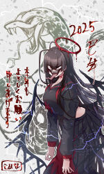 1girl 2025 absurdres antenna_hair black_hair black_serafuku black_wings blood blood_on_clothes blue_archive chinese_zodiac highres komena_(shinyday312) long_hair long_tongue open_mouth red_eyes school_uniform serafuku solo tongue tongue_out translation_request tsurugi_(blue_archive) wings year_of_the_snake