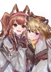 2girls angelina_(arknights) animal_ears arknights black_gloves blonde_hair brown_hair coat commentary dot_nose earpiece fox fox_ears gloves hair_ornament hairband hairpin highres long_hair looking_at_viewer multiple_girls open_clothes open_mouth orange_eyes purple_eyes red_hairband simple_background smile solo striped_clothes striped_hairband symbol-only_commentary twintails two-tone_hairband upper_body utage_(arknights) white_background white_coat xiankelai158