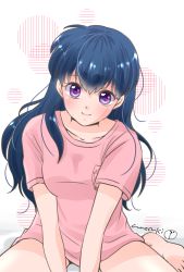Rule 34 | 1girl, barefoot, between legs, blue hair, closed mouth, collarbone, female focus, hair between eyes, hanamutsuki, hand between legs, heart, highres, higurashi kagome, inuyasha, long hair, looking at viewer, pink shirt, purple eyes, shirt, short sleeves, sitting, smile, solo, wariza, white background
