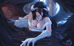 1girl albedo_(overlord) angel_wings arm_under_breasts bare_arms bare_hips bare_shoulders bed_sheet bedroom bird_wings black_feathers black_hair black_wings blue_gemstone blush breasts carpet cleavage clothing_cutout collar cowboy_shot curled_horns demon_girl demon_horns demon_wings detached_collar double-parted_bangs dress evil_grin evil_smile falling_feathers feathered_wings feathers film_grain frilled_dress frilled_gloves frills gem gloves gold_collar gold_necklace gold_trim grin hair_between_eyes hand_up head_tilt heavy_film_grain hip_vent horns impasto jewelry large_breasts layered_dress light_particles long_bangs long_dress long_hair long_hair_between_eyes long_sidelocks looking_at_viewer low_horns low_wings lying mature_female necklace no_ears nose off-shoulder_dress off_shoulder on_side overlord_(maruyama) pale_skin pink_lips raikoart side_cutout sideboob sidelocks sleeveless sleeveless_dress slit_pupils smile solo spider_web_necklace two-tone_collar very_long_hair white_collar white_dress white_gloves white_horns wings yellow_eyes