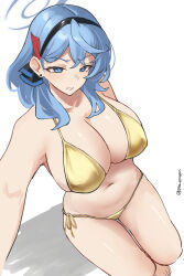 1girl absurdres ako_(blue_archive) artist_name bikini black_hairband blue_archive blue_eyes blue_hair blue_halo breasts cleavage commentary earrings gold_bikini hair_between_eyes hairband halo highres jewelry large_breasts looking_at_viewer medium_hair outstretched_arm pinepin side-tie_bikini_bottom simple_background solo stud_earrings swimsuit thighs white_background