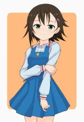 1girl brown_hair commentary cowboy_shot dress green_eyes hair_ornament highres holding_own_arm isurugi_noe long_sleeves looking_at_viewer pinafore_dress school_uniform short_hair sleeveless sleeveless_dress solo tanuki_noyama true_tears