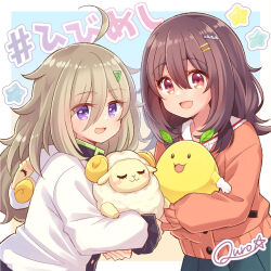 2girls ahoge animal_hood black_hair blonde_hair cardigan guest_art hair_ornament hairpin hashtag hibi_wa_sugiredo_meshi_umashi higa_tsutsuji highres holding holding_stuffed_toy hood hoodie jacket kawai_mako light_blush long_hair looking_at_viewer medium_hair multicolored_jacket multiple_girls multiple_hair_clips multiple_hairpins official_art open_mouth pink_eyes purple_eyes quro_(black_river) red_cardigan smile stuffed_toy two-tone_hoodie two-tone_jacket v-neck wavy_hair
