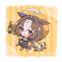 1girl @_@ absurdres ahoge animal_ears ascot back_bow black_corset black_dress black_pantyhose blush bow brown_hair chibi chibi_only commentary_request corset double-parted_bangs dress ear_covers full_body ghost_ornament grey_hair hair_between_eyes hairband halloween_costume hat highres holding holding_staff horse_ears horse_girl horse_tail huge_ahoge lantern large_bow layered_dress long_sleeves looking_at_viewer mame_no_mugi medium_hair meisho_doto_(dot-o&#039;-lantern)_(umamusume) meisho_doto_(umamusume) multicolored_hair neck_ribbon official_alternate_costume orange_background orange_bow orange_hat orange_ribbon pantyhose pumpkin_hat purple_eyes purple_hairband ribbon short_dress single_ear_cover solo staff striped_background tail tanuki twitter_username two-tone_hair umamusume underbust vertical-striped_background white_ascot