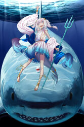 1girl ancient_greek_clothes bloop_(gawr_gura) blue_eyes blue_hair blunt_bangs dress embroidered_dress fins fish fish_tail gawr_gura gawr_gura_(party_dress) gladiator_sandals gradient_clothes gradient_dress greco-roman_clothes grey_hair haraya_manawari highres himation hololive hololive_english laurel_crown long_hair looking_at_viewer multicolored_hair official_alternate_costume open_mouth polearm sandals shark shark_girl shark_tail sharp_teeth smile solo streaked_hair submerged tail teeth toga trident underwater virtual_youtuber weapon white_dress