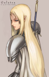 1girl armor blonde_hair blue_eyes cape character_name claymore_(series) claymore_(sword) closed_mouth copyright_name female_focus galatea grey_background long_hair looking_at_viewer looking_back pauldrons shoulder_armor simple_background smile solo standing tea_(nakenashi) upper_body weapon weapon_on_back white_cape