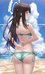 Rule 34 | 1girl, airi (blue archive), ass, bare arms, bare back, bare shoulders, beach, beach volleyball, bikini, blue archive, blue halo, blush, brown hair, from behind, green bikini, green eyes, gyeonyu art, halo, highres, long hair, ocean, parted lips, sky, solo, swimsuit, v