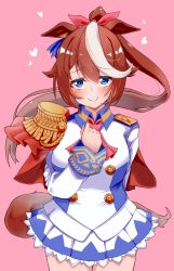 1girl animal_ears ascot blue_eyes blue_jacket blue_skirt bow brown_hair buttons commentary_request ear_ribbon epaulettes hair_ribbon heart high_ponytail highres horse_ears horse_girl horse_tail jacket komb long_hair long_sleeves looking_at_viewer miniskirt multicolored_hair multicolored_jacket pink_ascot pink_background pleated_skirt ponytail ribbon single_epaulette skirt solo streaked_hair tail tokai_teio_(umamusume) two-tone_hair two-tone_jacket two-tone_skirt umamusume white_hair white_jacket white_skirt