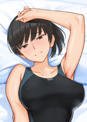 1girl absurdres amagami arm_up armpits bed_sheet black_eyes black_hair black_one-piece_swimsuit blush breasts closed_mouth commentary_request competition_swimsuit covered_erect_nipples curvy highres large_breasts looking_at_viewer on_bed one-piece_swimsuit ponytail presenting_armpit shisshou_senkoku simple_background smile solo swimsuit tsukahara_hibiki two-tone_one-piece_swimsuit two-tone_swimsuit