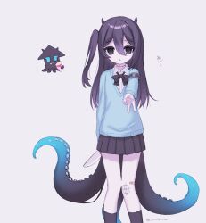 1girl armband bandaid bandaid_on_leg black_armband black_bow black_bowtie black_eyes black_socks blue_sweater blue_tongue bow bowtie collared_shirt colored_tongue creature crepe feet_out_of_frame food gauze_on_knee gyaru gyaru_v hair_between_eyes holding holding_knife horns indie_virtual_youtuber knife long_hair long_sleeves looking_at_viewer miniskirt nemuri_(ppxxxk) one_side_up open_mouth outstretched_arm pleated_skirt ringed_eyes school_uniform shirt simple_background skirt socks solo squid standing stitched_neck stitches straight-on sweater tentacle_tail tentacles translation_request twitter_username v virtual_youtuber white_shirt yamata_ia