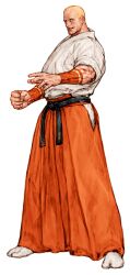 1boy absurdres belt black_belt blonde_hair blue_eyes capcom_vs_snk clenched_hand dougi fatal_fury game_cg geese_howard grin hakama hakama_skirt highres japanese_clothes male_focus martial_arts_belt muscular nishimura_kinu non-web_source official_art red_hakama simple_background skirt smile solo standing tabi the_king_of_fighters white_background