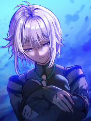 1boy ahoge double-parted_bangs eiyuu_densetsu hair_between_eyes highres kuro_no_kiseki_(series) kuro_no_kiseki_i madou_zakura male_focus necktie purple_eyes quatre_salision short_hair sidelocks solo white_hair zipper zipper_pull_tab
