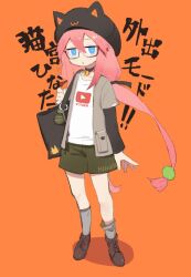1girl animal_hat bag bell black_bag black_choker black_hat blue_eyes choker clothes_writing commentary_request full_body glasses green_shorts hat hinata_channel jong_tu long_hair long_sleeves low_twintails neck_bell nekomiya_hinata orange_background parted_lips pink_hair shirt shoes shorts socks solo t-shirt translation_request twintails very_long_hair virtual_youtuber