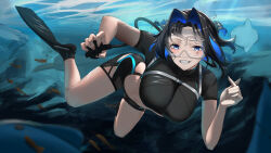 1girl absurdres black_hair black_shirt black_shorts black_wetsuit blue_eyes blue_hair blush bodysuit breasts bubble chest_belt clothing_cutout diving diving_suit fish flippers goggles gradient_hair grey_headband grin hair_intakes headband highres hip_vent holding hololive hololive_english large_breasts looking_at_viewer midorimae multicolored_hair ocean_sunfish ouro_kronii rebreather revealing_clothes scuba scuba_gear shirt short_hair short_sleeves shorts shrimp smile solo stomach thighs underwater virtual_youtuber water wetsuit
