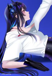 1girl 1other 707arisu artist_name black_flower black_gloves black_hair black_skirt blue_background blue_hair broken_horn closed_mouth colored_inner_hair eyelashes flower gloves hair_flower hair_ornament highres hololive hololive_english horns multicolored_hair nerissa_ravencroft red_eyes red_nails shirt skirt solo virtual_youtuber white_shirt