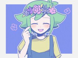 1boy :d basil_(headspace)_(omori) basil_(omori) blush closed_eyes facing_viewer flower flower_symbol hair_flower hair_ornament hand_up happy highres hiiro99522 male_focus omori open_mouth outline overalls shirt short_sleeves smile solo t-shirt teeth tongue upper_teeth_only yellow_shirt
