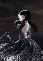1girl alternate_costume backless_dress backless_outfit black_dress black_hair breasts commentary dress emmanonn_(emmafallsong) english_commentary hololive hololive_english large_breasts long_hair multicolored_hair night outdoors shiori_novella solo two-tone_hair virtual_youtuber white_hair yellow_eyes