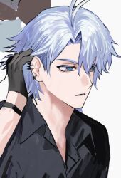 1boy antenna_hair black_gloves black_shirt blue_eyes collared_shirt earclip gloves half_gloves honkai:_star_rail honkai_(series) looking_to_the_side male_focus nongxy_nonshi official_alternate_costume parted_bangs parted_lips phainon_(fashion)_(honkai:_star_rail) phainon_(honkai:_star_rail) ponytail shirt short_hair solo white_hair