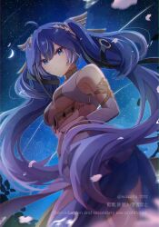 0roshioji3ran 1girl ahoge ancient_greek_clothes bare_shoulders blue_eyes blue_hair breasts closed_mouth commentary_request cowboy_shot gold_bra greco-roman_clothes head_wreath highres iuno_(wuthering_waves) long_hair looking_at_viewer night night_sky outdoors sky solo twintails underboob very_long_hair wuthering_waves