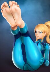 1girl barefoot blonde_hair blue_eyes feet highres legs_up long_hair looking_at_viewer metroid mole nintendo ponytail puffypinkpaws samus_aran skin_tight soles toes