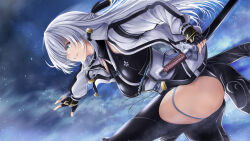 1girl arm_guards black_gloves black_pants blue_eyes breasts clothing_cutout coat eiyuu_densetsu fingerless_gloves floating_hair gloves grin hair_between_eyes hair_over_one_eye half_updo highres holding holding_sword holding_weapon kagura_yuuto katana kuro_no_kiseki_(series) kuro_no_kiseki_i large_breasts long_hair open_clothes open_coat pants shizuna_rem_misurugi smile solo sword thigh_cutout weapon white_hair